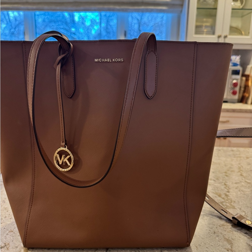 Michael Kors Brown Tote Bag LIKE NEW!! LARGE TOTE! Will hold laptop plus!